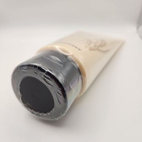 The Face Shop Rice Water Bright Rice Bran Exfoliating Cleanser 10.1 fl.oz - Picture 2 of 5